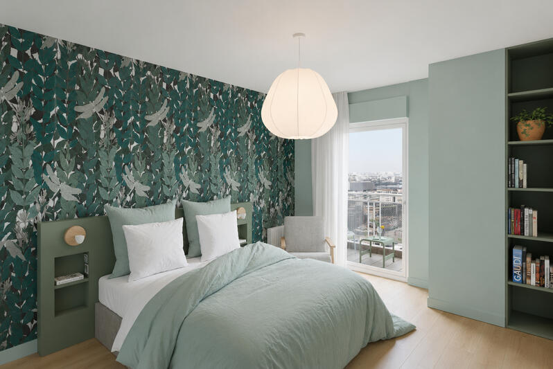 Chambre nature verte et bleu pâle, avec un papier peint libellules